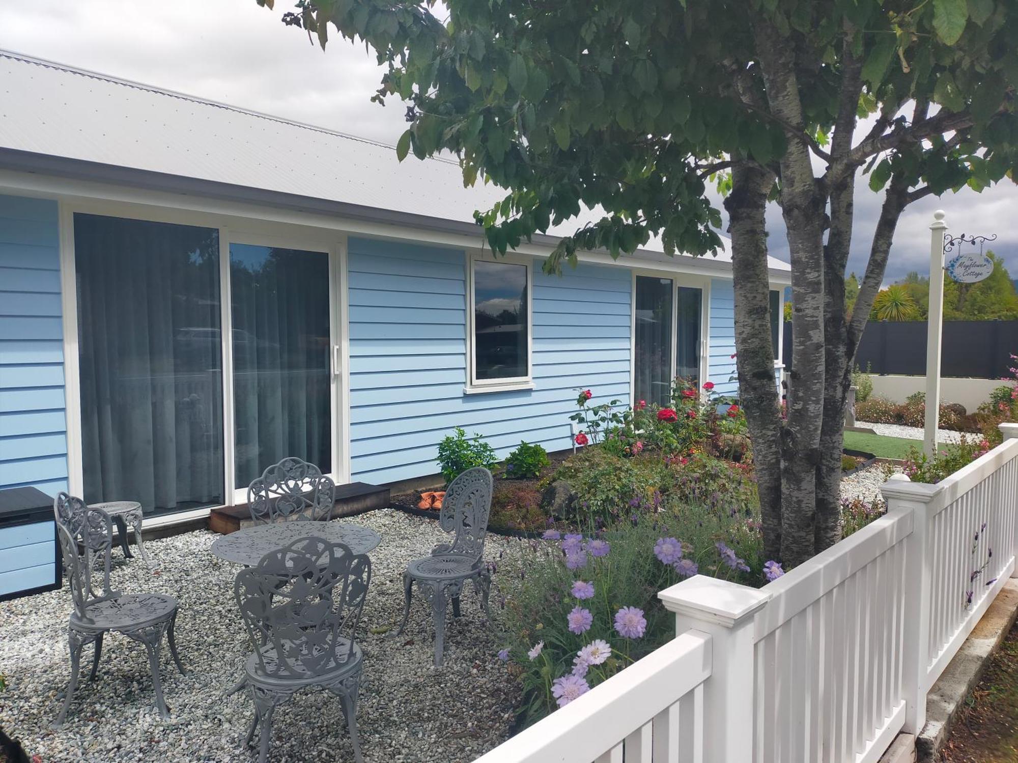 The Mayflower Cottage Te Anau Exterior photo